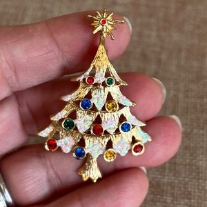 Beautiful Christmas Tree Brooch Goldtone Rhinestones